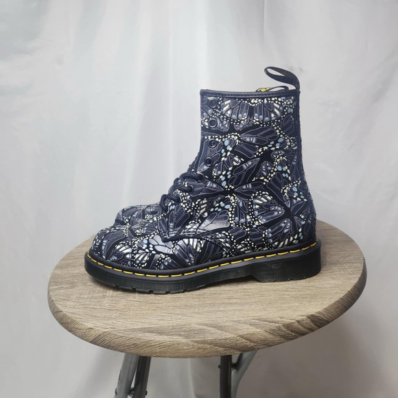 Women’s Dr. Martens 1460 Suede 8-Eye Boot Butterfly Gray Boots Shoes 7 Classic - Picture 7 of 11